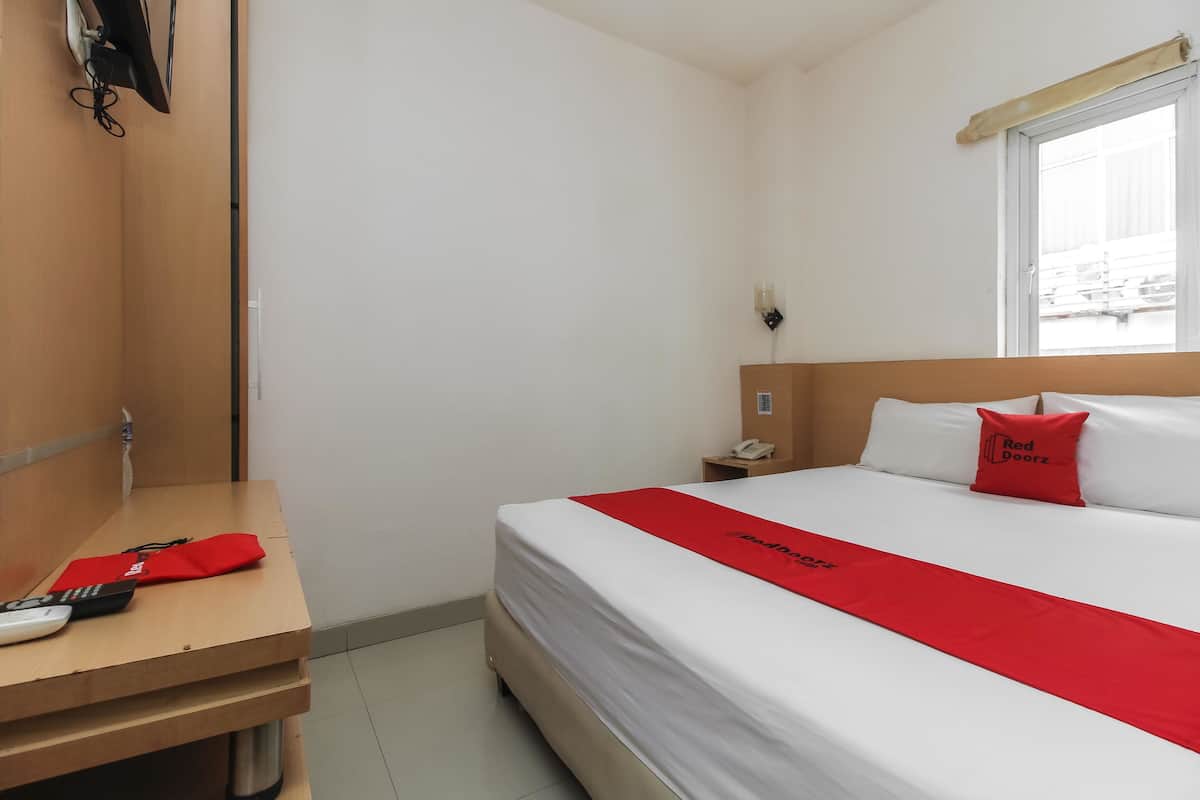 Double Room | Desk, free WiFi, bed sheets