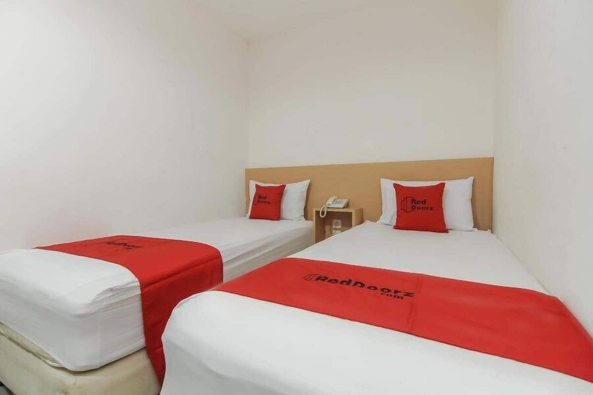 Escritorio, wifi gratis, ropa de cama