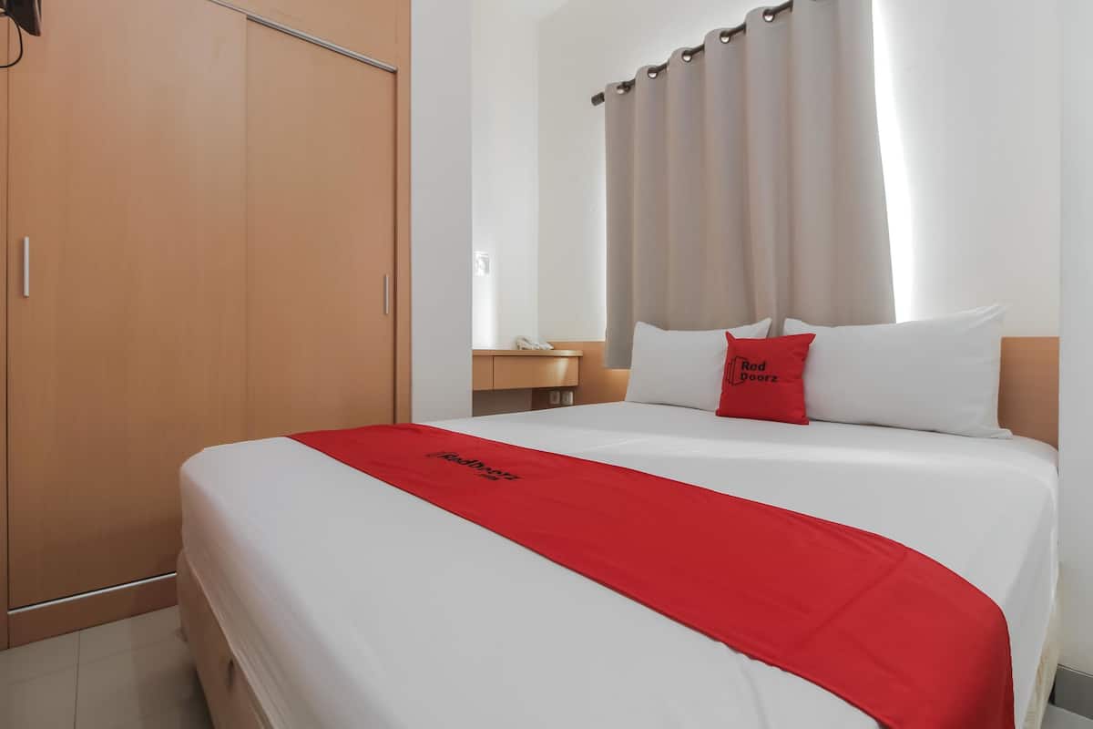 Deluxe Room | Desk, free WiFi, bed sheets