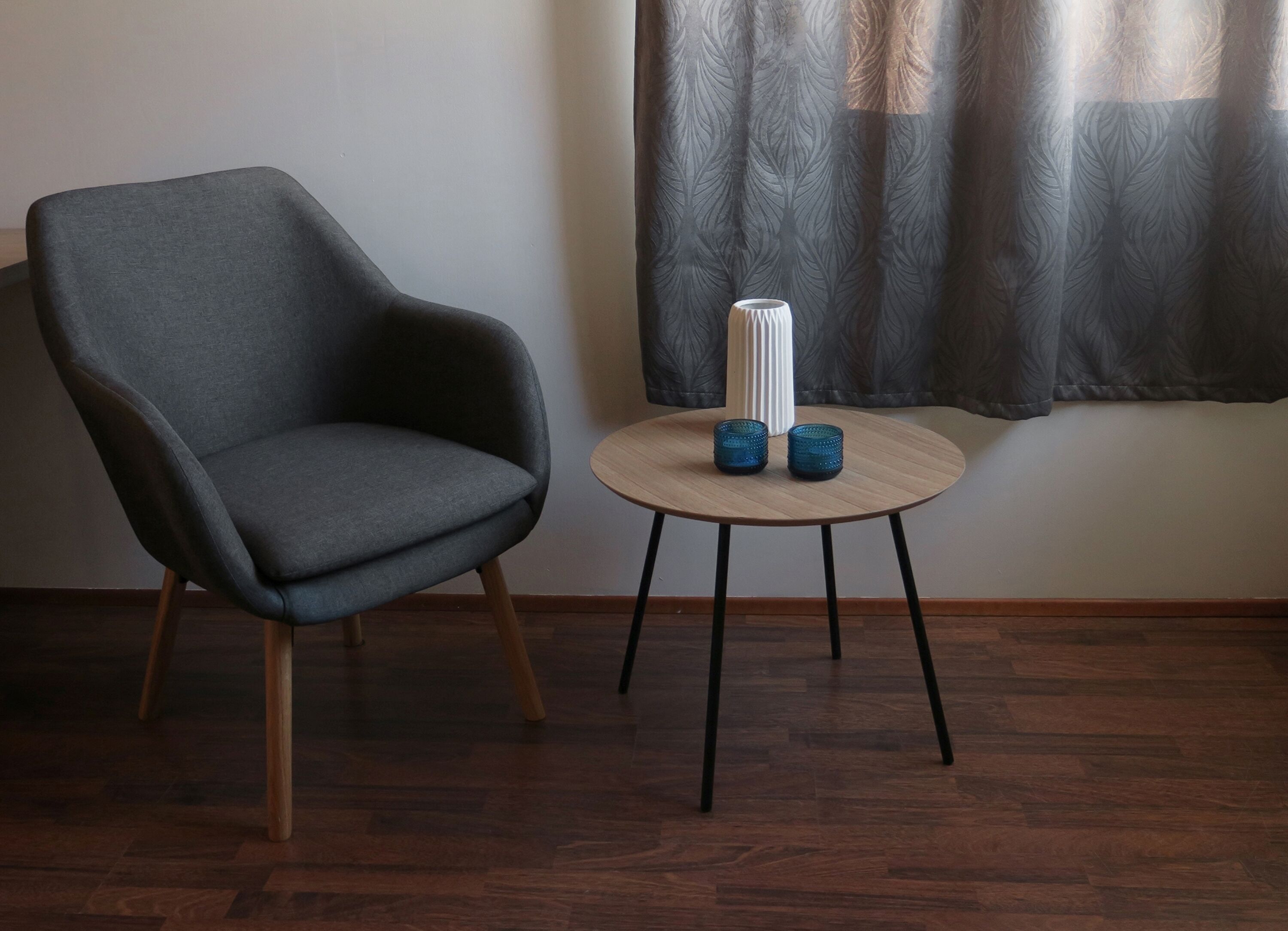 Desk, free cots/infant beds, free WiFi, bed sheets