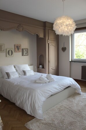 3 chambres, chambres insonorisées, fer et planche à repasser