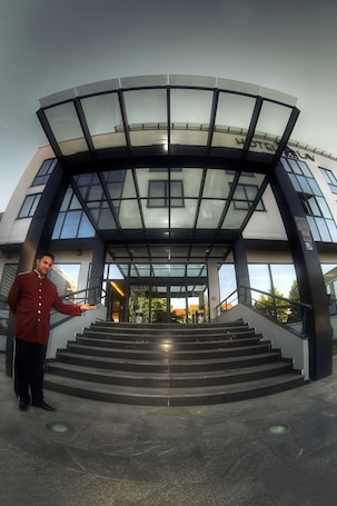 Extérieur. Hotel Lav