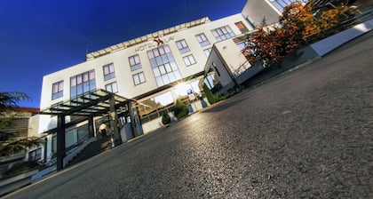 Hotel Lav