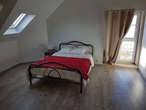2 slaapkamers, een strijkplank/strijkijzer
