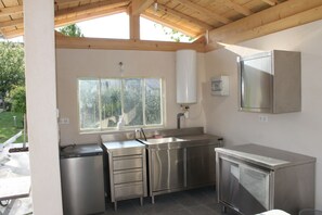 Fridge, microwave, oven, stovetop - cottage three houses in the heart of the village of Druillat (Druillat)