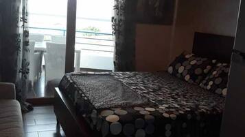 Studio, 1 Double Bed with Sofa bed | 1 bedroom, blackout drapes, iron/ironing board, free cribs/infant beds