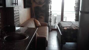 Studio, 1 Double Bed with Sofa bed | 1 bedroom, blackout drapes, iron/ironing board, free cribs/infant beds