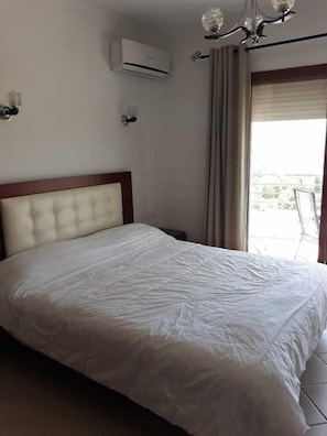 Estúdio, 1 cama de casal e sofá-cama | 1 quarto, cortinas blackout, ferros/tábuas de passar roupa