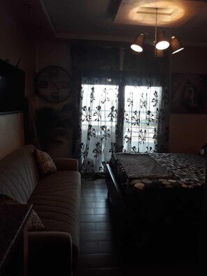 Studio, 1 Double Bed with Sofa bed | 1 bedroom, blackout drapes, iron/ironing board, free cribs/infant beds