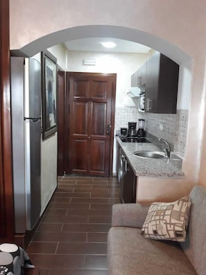 Studio, 1 Double Bed with Sofa bed | Private kitchenette | Fridge, microwave, oven, stovetop