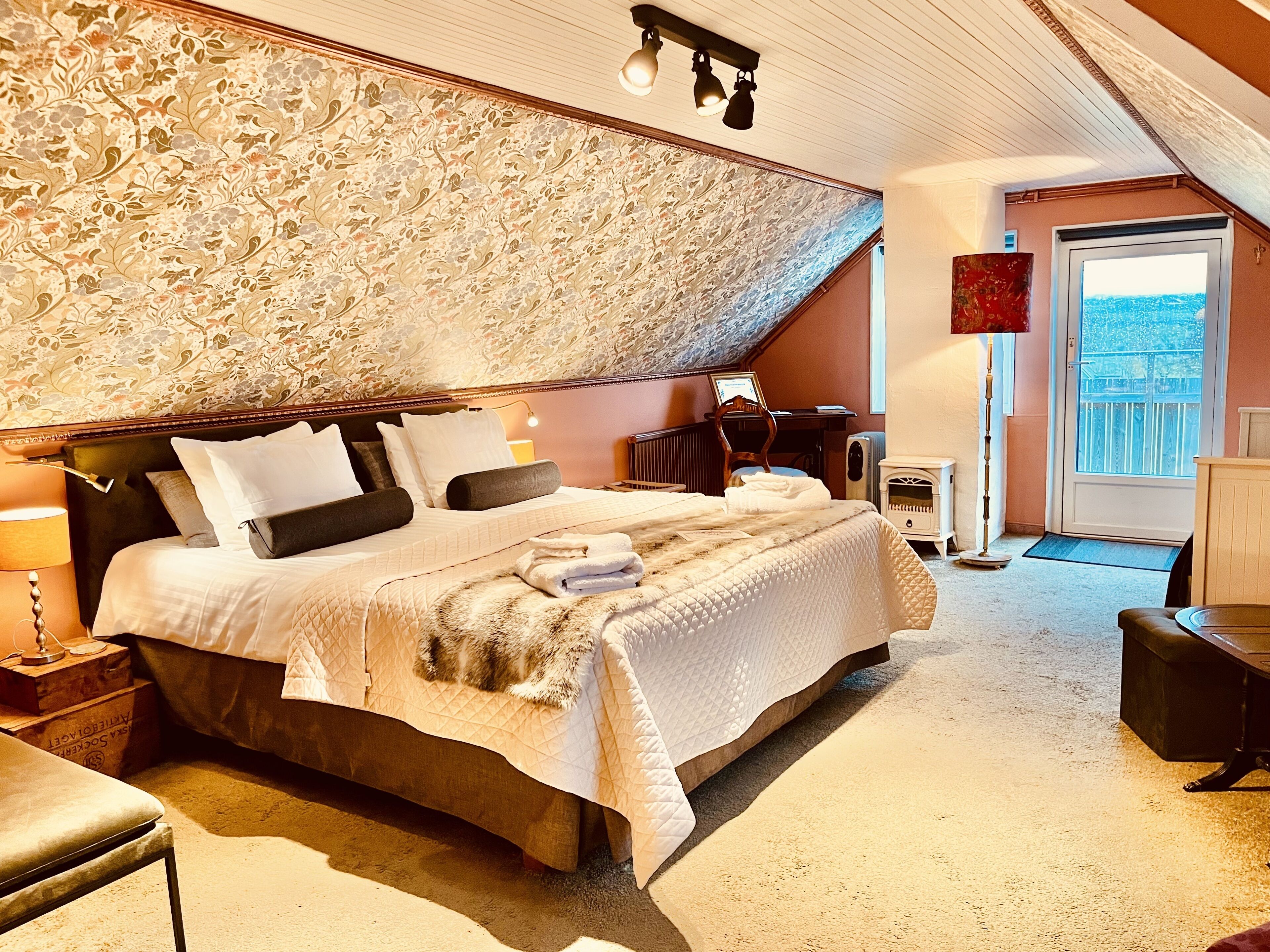 comfort studio suite | 1 bedroom, minibar, individually decorated, individually furnished