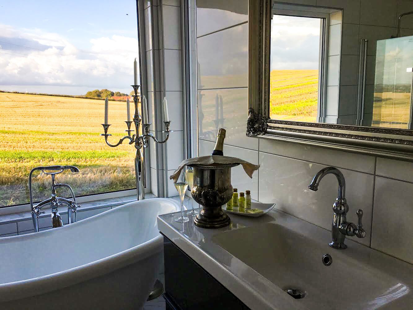 deluxe double room, bathtub | view from room