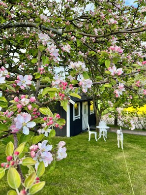 Kahden hengen deluxe-huone, kylpyamme | Minibaari, yksilöllisesti sisustettu, yksilöllisesti kalustettu