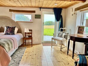 Traditional House | Minibar, individually decorated, individually furnished