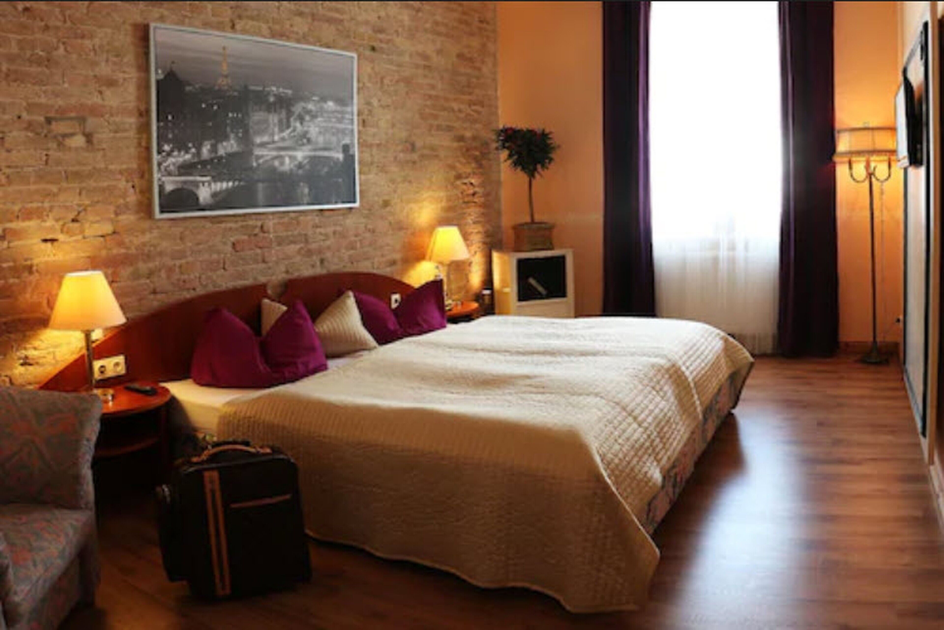 Phòng đôi Tiêu chuẩn | Minibar, bàn, khu vực làm việc phù hợp cho laptop 