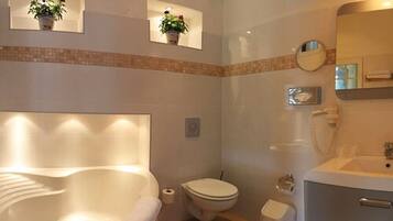 Comfort Double Room, Terrace | Bathroom | Free toiletries, hair dryer, towels