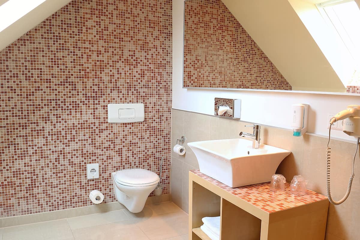 Free toiletries, hair dryer, towels