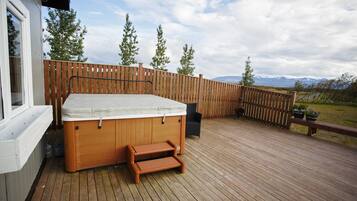 Tina de hidromasaje al aire libre