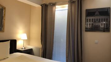 Quarto casal conforto, quartos conectados | Berços (sobretaxa), Wi-Fi de cortesia, roupa de cama