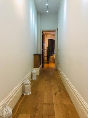 Hallway - Yeoman's Row Townhouse (London)