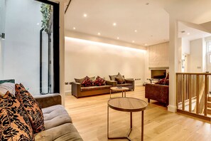 Living room - Pont Street Mews Townhouse (London)