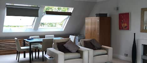 Appartement, 2 grands lits, non-fumeurs, vue ville | Salle de séjour