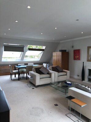 Basic Apartment, 2 Queen Beds, Non Smoking, City View | Living room - Beaufort Gardens Apartment (London)