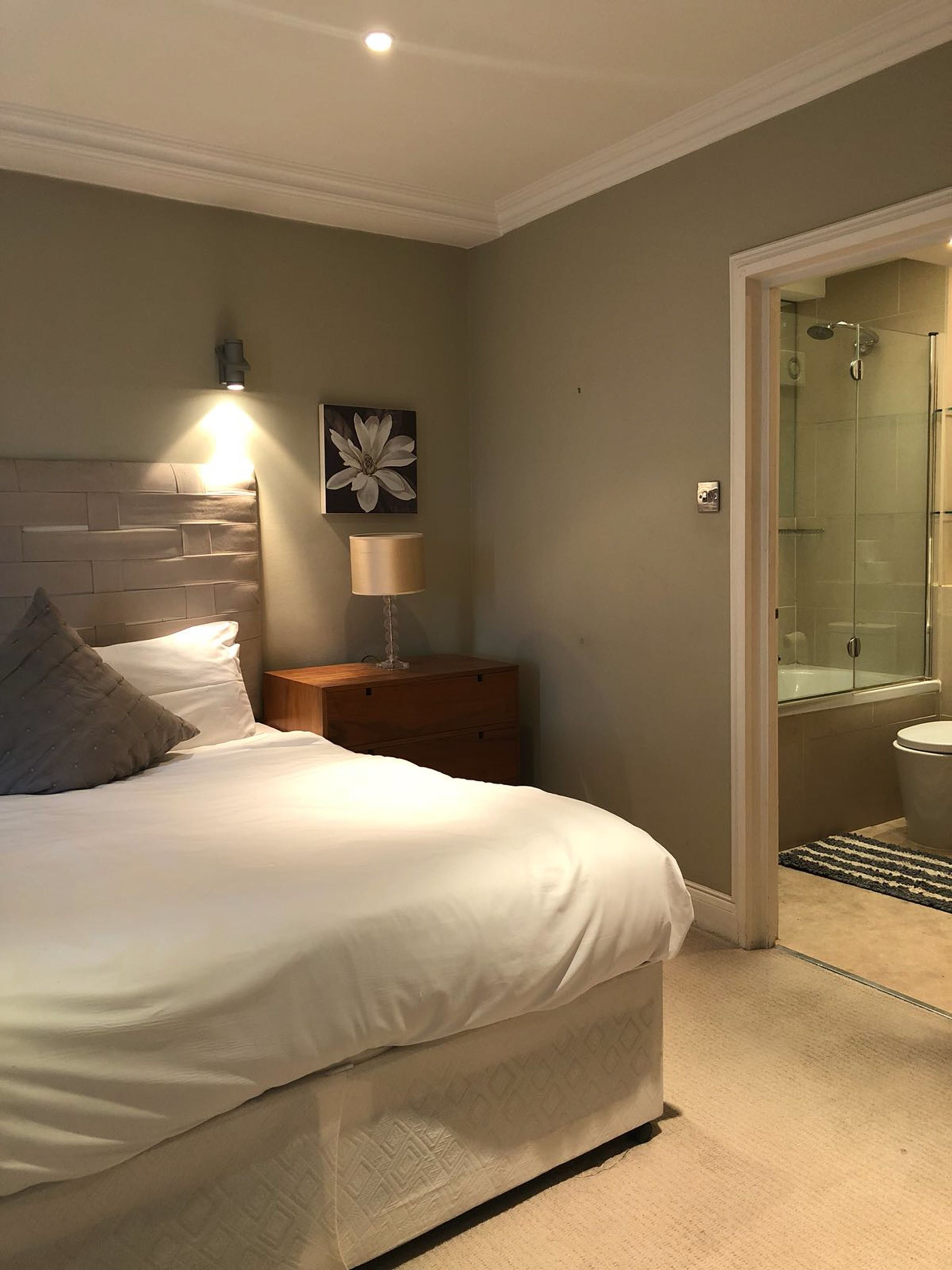 Basic Apartment, 2 Queen Beds, Non Smoking, City View | 2 bedrooms, iron/ironing board, free WiFi, bed sheets