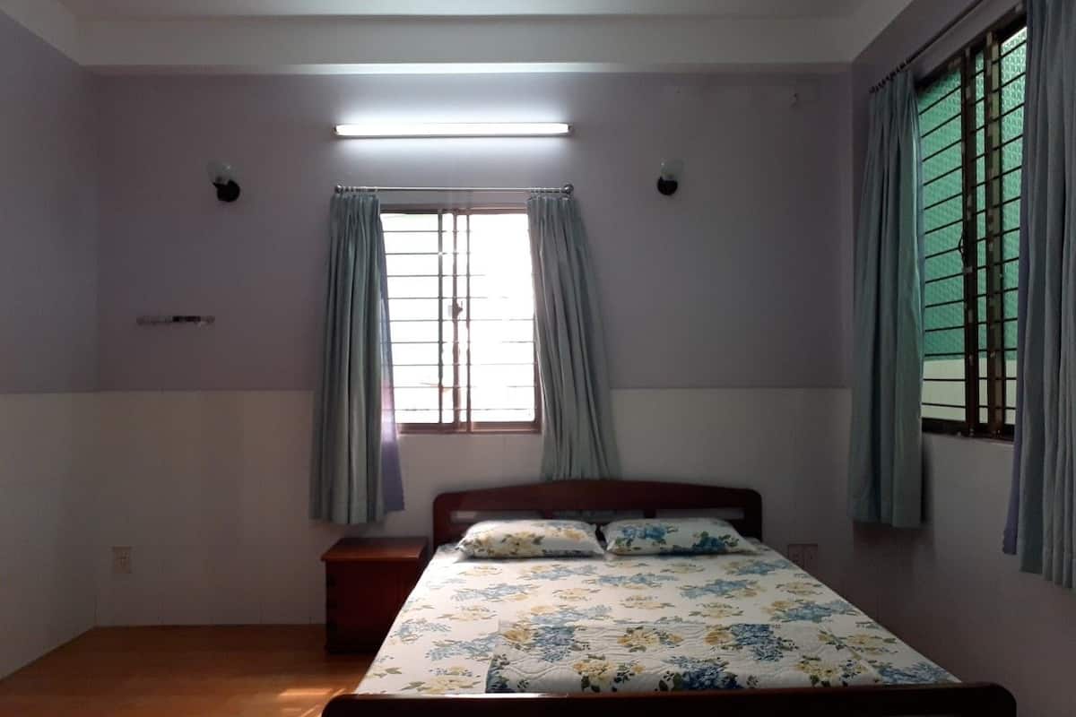 Double Room | Desk, iron/ironing board, free WiFi, bed sheets