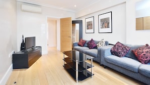 Classic-Apartment, 2 Queen-Betten, Nichtraucher, Stadtblick | Wohnbereich