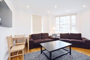 Living area - Forset Court Apartments (London)