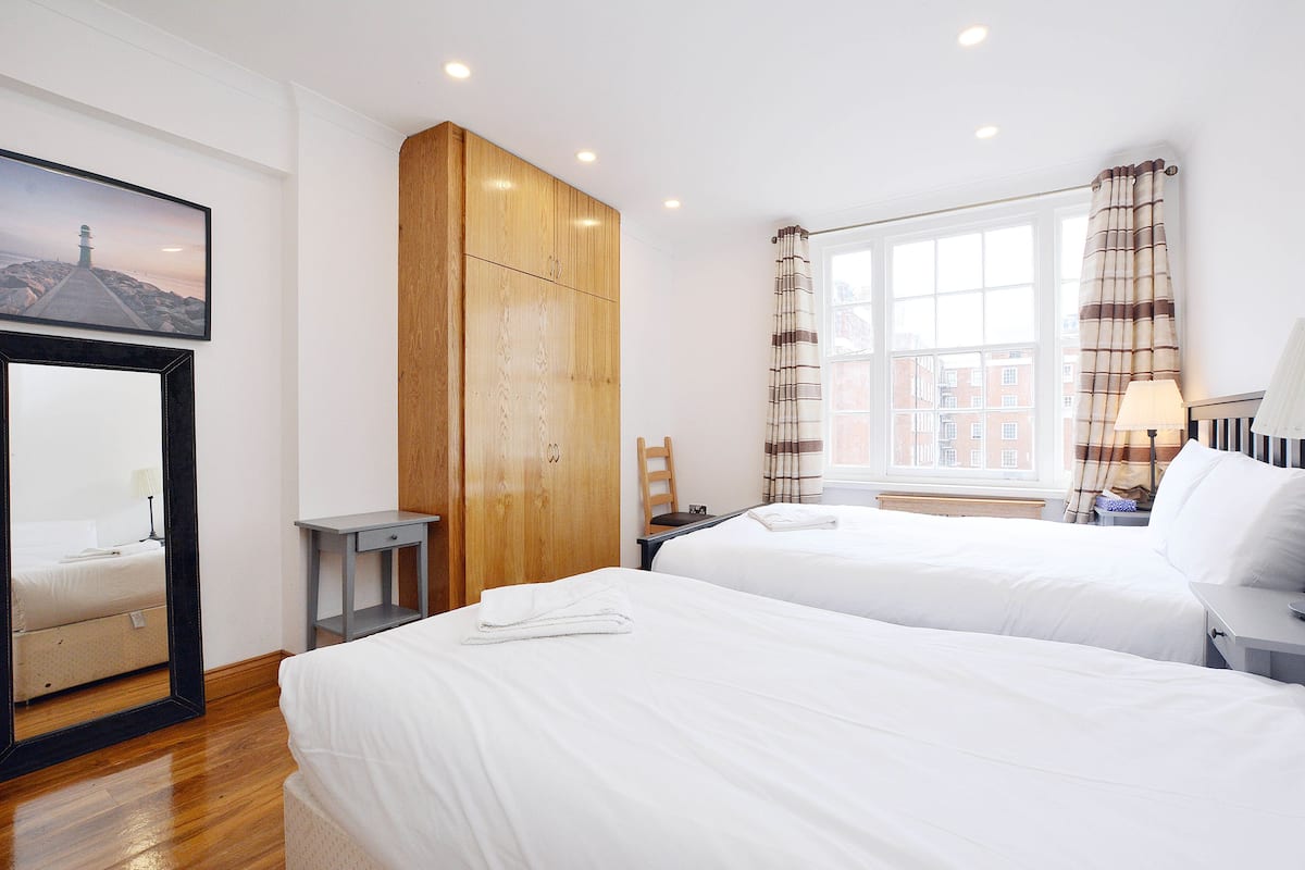 Iron/ironing board, free WiFi, bed sheets