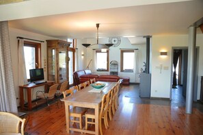 Maison Confort, 3 chambres | Restauration dans la chambre