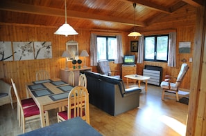 Comfort Chalet, 2 Bedrooms | Living room | TV - Abraham (Somme-Leuze)