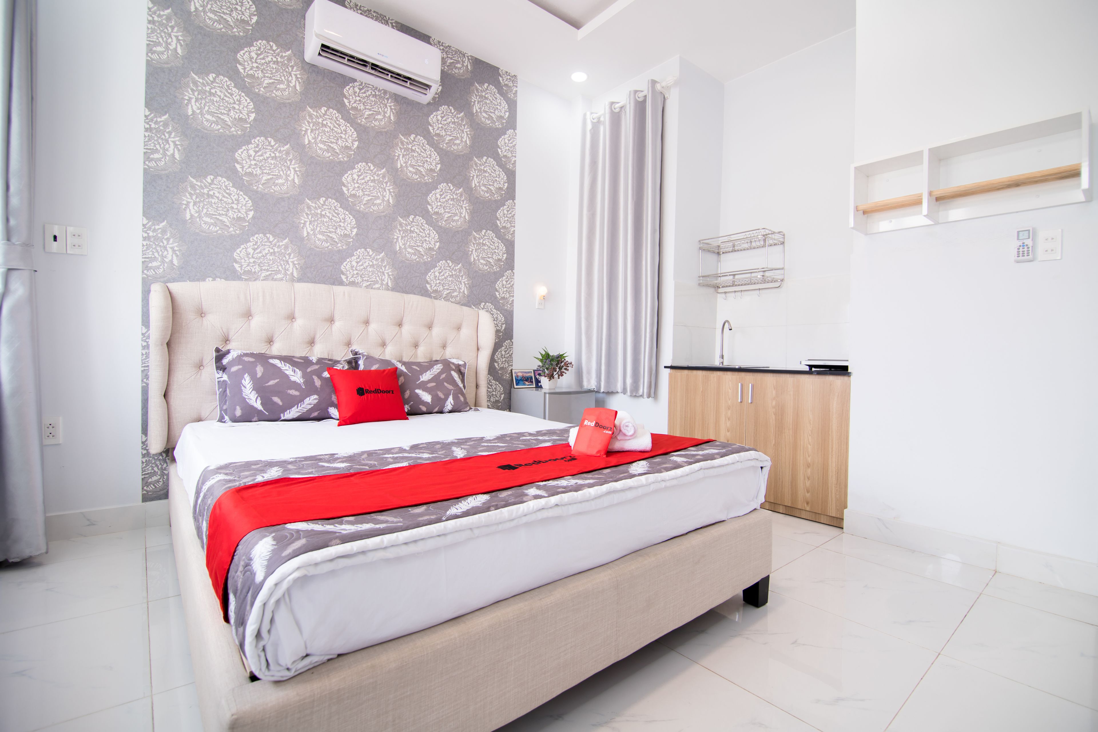 华丽客房 | 办公桌、免费 WiFi、床单