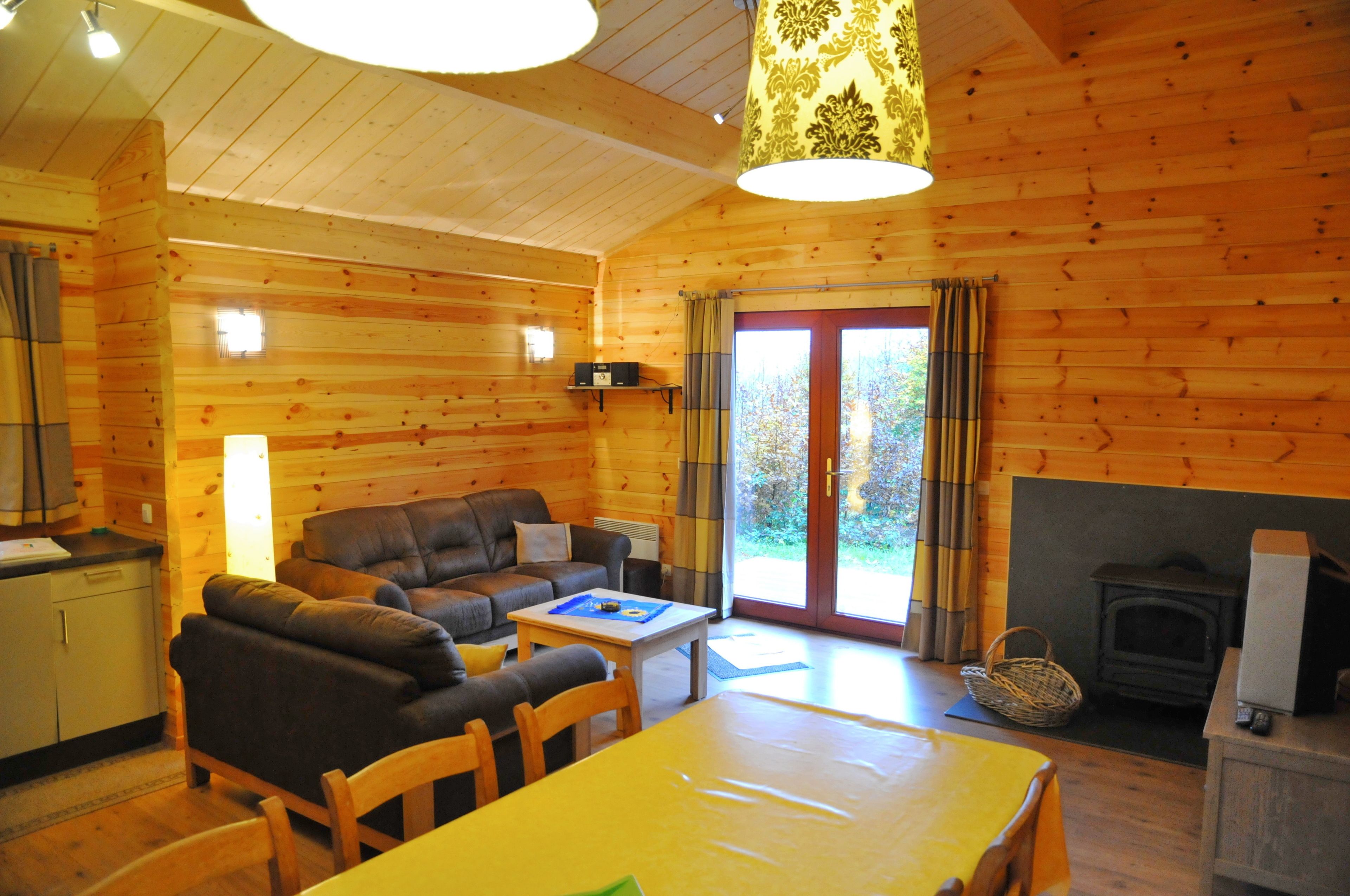 Chalet Confort, 3 chambres | Salle de séjour | Télévision