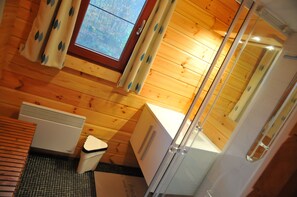 Comfort Chalet, 3 Bedrooms | Bathroom