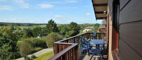 Comfort Chalet, 4 Bedrooms | Balcony view