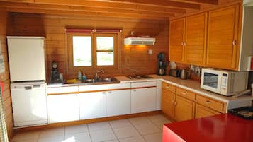 Comfort huis, 4 slaapkamers | Privékeuken | Een koelkast, een microgolfoven, een kookplaat, een vaatwasser