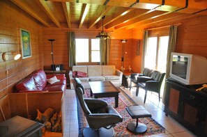 Comfort House, 4 Bedrooms | Living area | Flat-screen TV, DVD player - Amandi (Hotton)