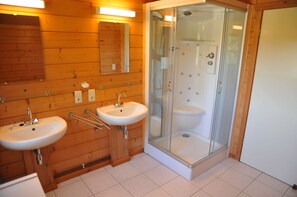 Comfort House, 4 Bedrooms | Bathroom | Shower - Amandi (Hotton)