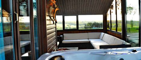 Comfort Chalet, 5 Bedrooms | Private spa tub