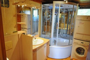 Chalet Confort, 2 chambres | Salle de bain | Douche