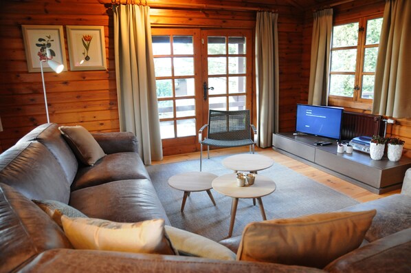Comfort Chalet, 4 Bedrooms | Living area | Flat-screen TV