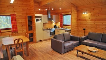 Comfort Chalet, 3 Bedrooms | 3 bedrooms, cribs/infant beds