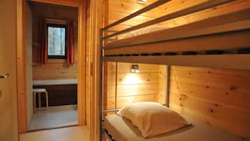 Comfort Chalet, 3 Bedrooms | 3 bedrooms, cribs/infant beds