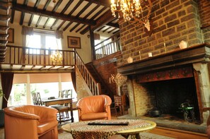 舒适独立别墅, 3 间卧室 | 起居区 | 电视