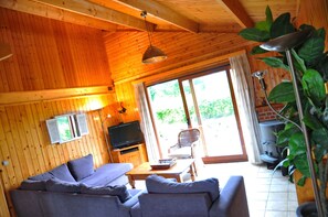 Comfort Chalet, 3 Bedrooms | Living room | TV - Bout de Rue (Somme-Leuze)