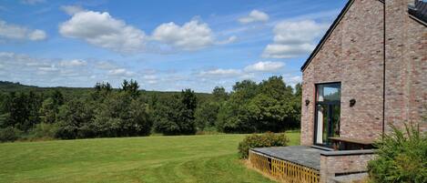 コンフォート ハウス 4 ベッドルーム | テラス / パティオ