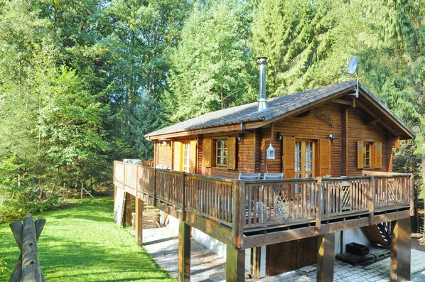 Comfort Chalet, 4 Bedrooms | Terrace/patio - Chalet Mady (Erezee)